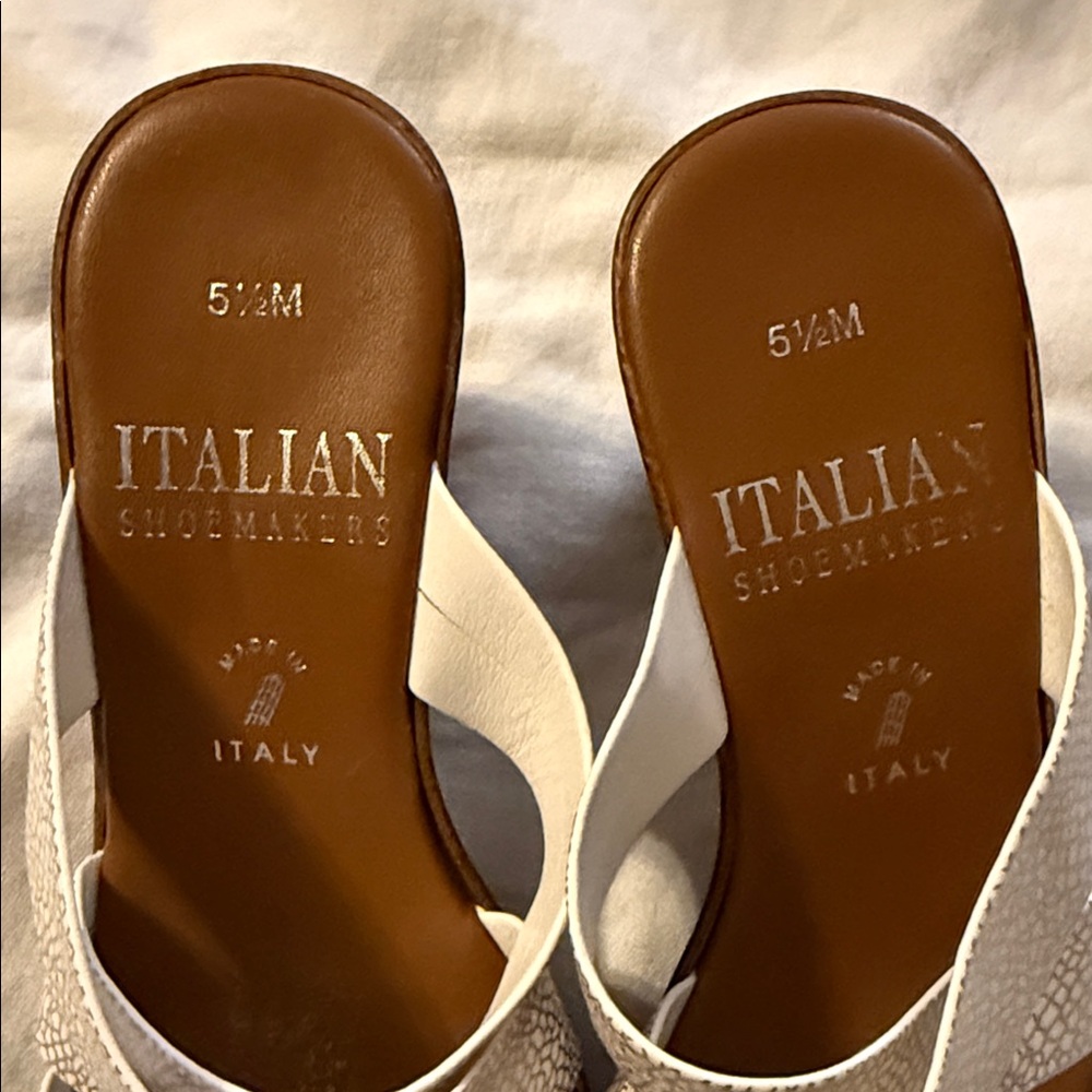 Italian Shoemakers White Textured Triple-Strap Slide Sandals - Picture 5 of 5